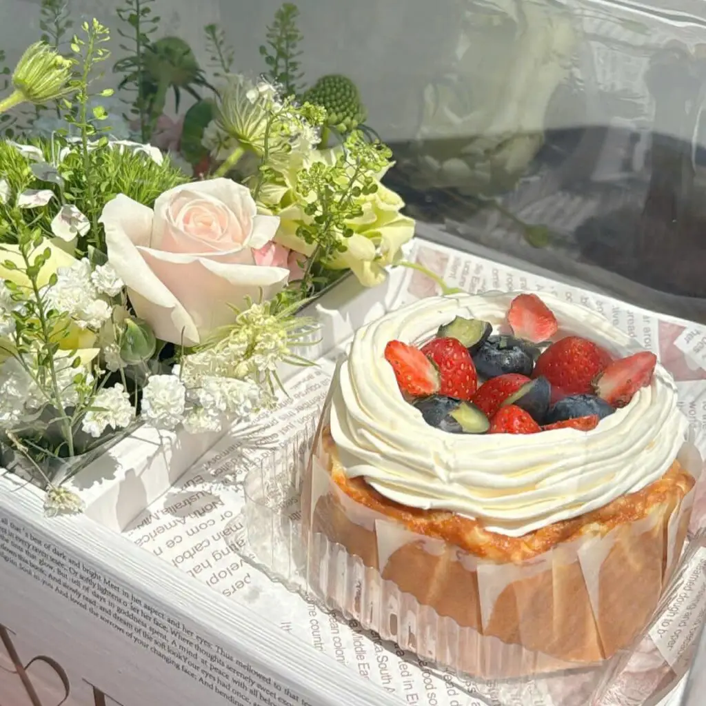 Set hoa tươi và bánh ngọt Lumi Fleur